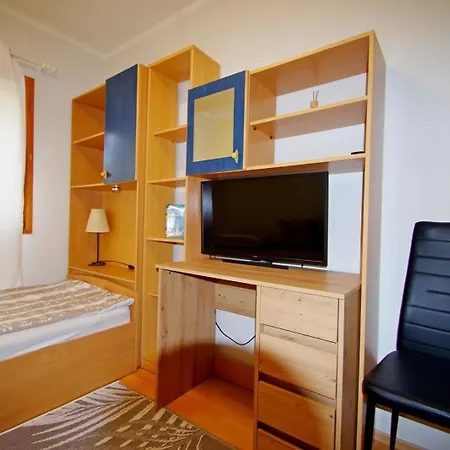 Holiday home Haus Nena *