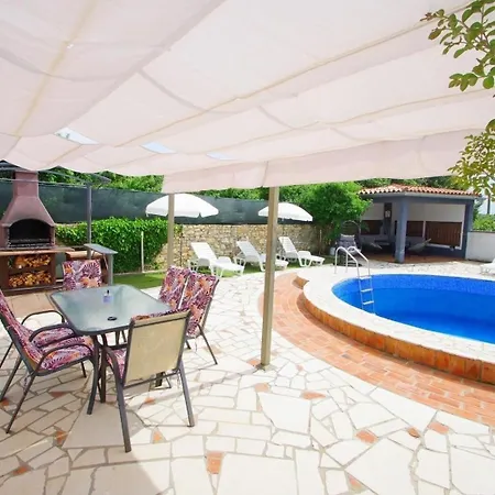 Haus Nena Holiday home *