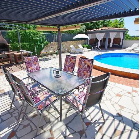 Haus Nena Holiday home Pula