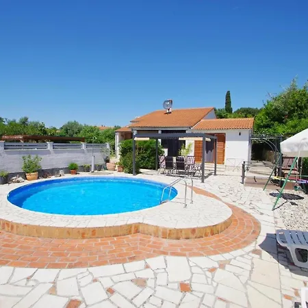 Haus Nena Holiday home *